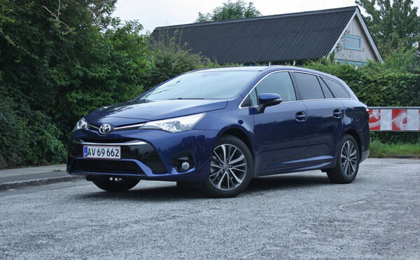 Toyota-Avensis-fl